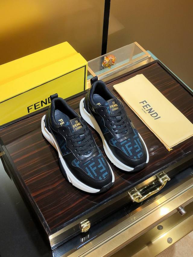 商品名称：Fendi 芬迪 正规码数: 38-44 休闲鞋 商品材料：精选 牛皮鞋面，柔软羊皮内里；原厂大底。